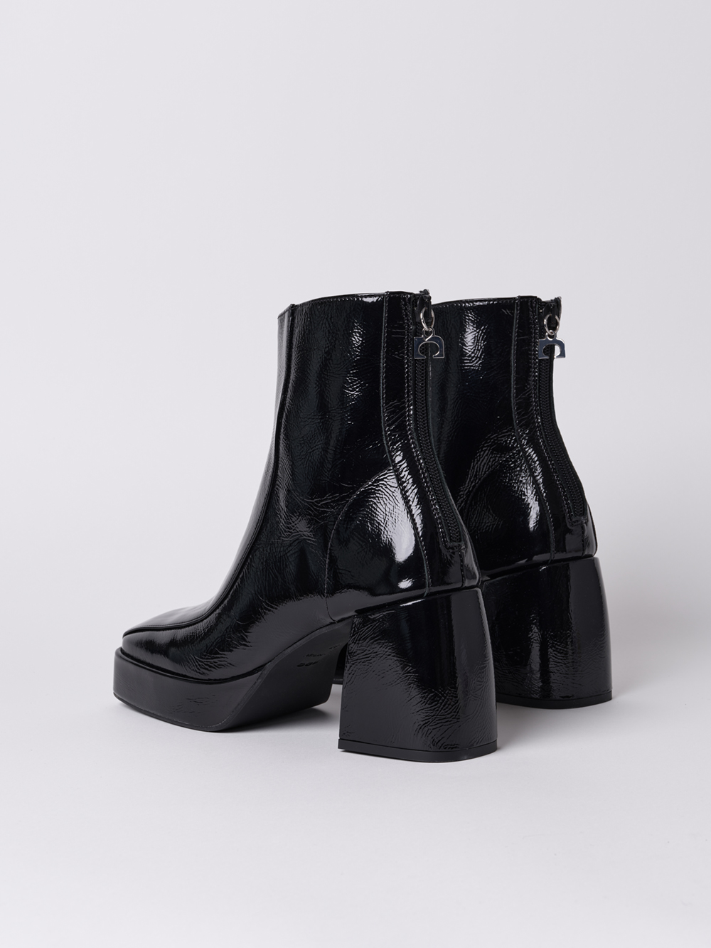 NOO, shoes and accessories