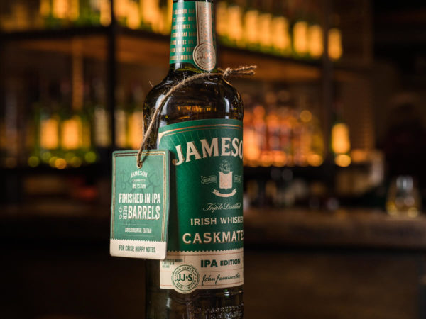 étiquette façon sous bock imprimée et embossée, finition or, marquage à chaud, Jameson, Irish Distillers