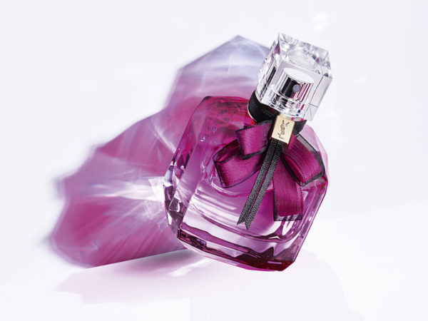 A sophisticated bi-material lavalière for Mon Paris intensément, by YSL Beauté