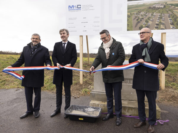 MAISON NEYRET effectue la pose de la première pierre de son futur bâtiment industriel DIGITRACE